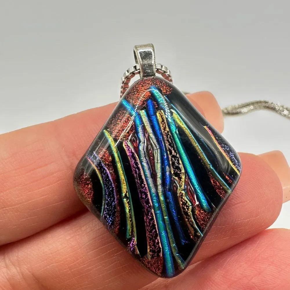 Stunning Dichroic‎ Glass pendant on a 18kGP like-new18